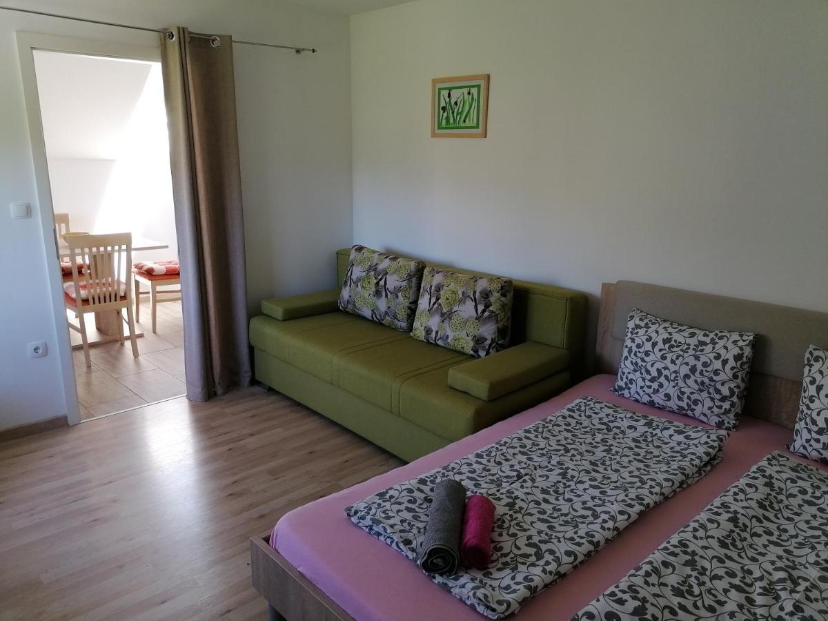 Apartment Marjetka Zirovnica Ngoại thất bức ảnh