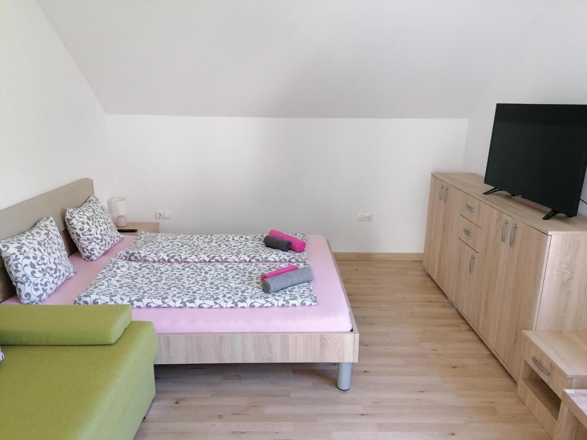 Apartment Marjetka Zirovnica Ngoại thất bức ảnh